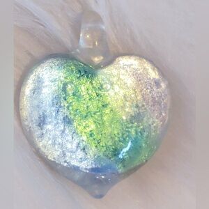 NWOT necklace Foiled Art Glass Heart-shaped green pendant 18” Silvertone chain